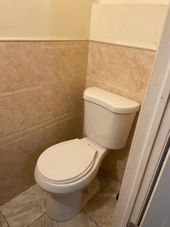 A Pleasant Room In Queens New York Exterior photo